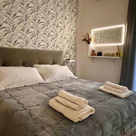 Napoli Verace - Centro Storico Spaccanapoli Apartment Luaran gambar