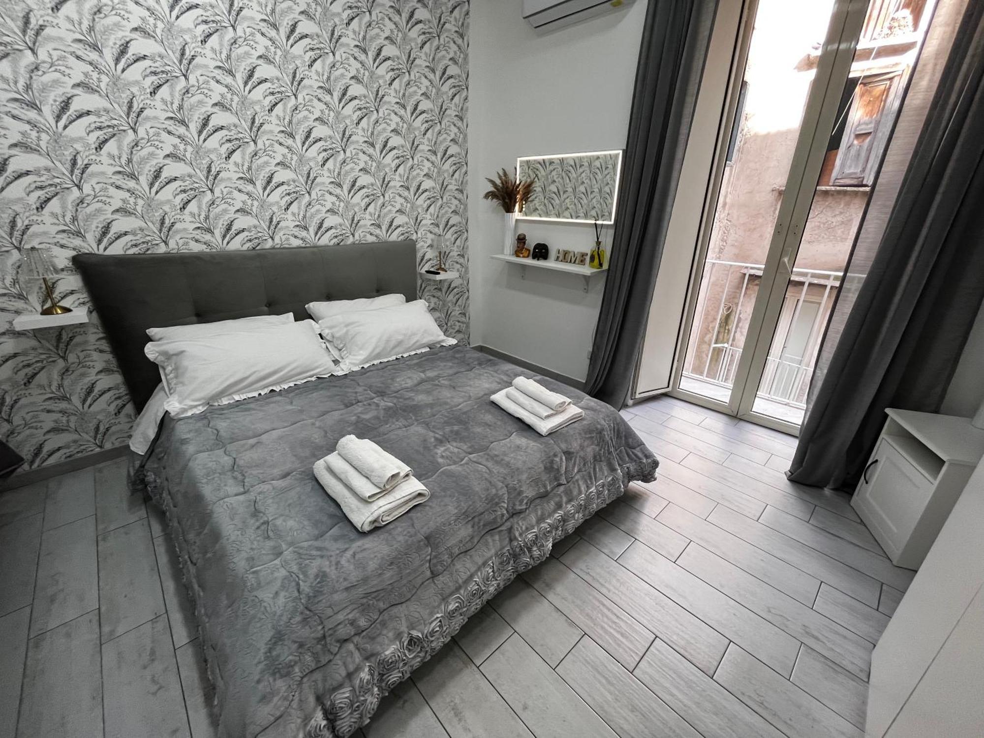 Napoli Verace - Centro Storico Spaccanapoli Apartment Luaran gambar